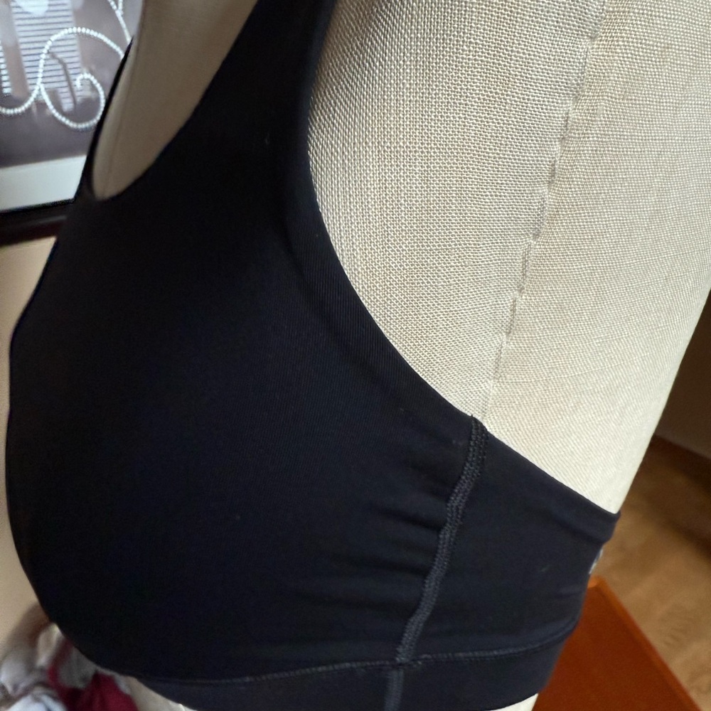 Lululemon Energy Black Strappy Sports Bra. Size 6 - Picture 4 of 7